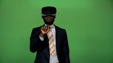 Black-man-using-VR-glasses