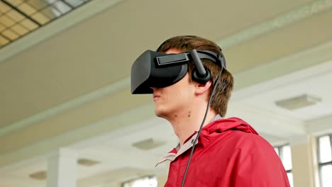 Young-man-in-VR-headset-playing-virtual-game