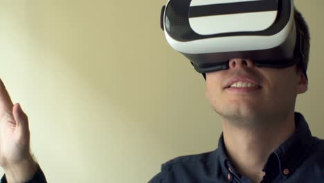 Young-man-using-VR-360-and-3D-technology