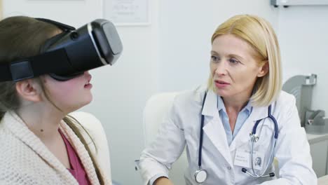 Girl-Wearing-VR-Headset-on-Doctors-Appointment