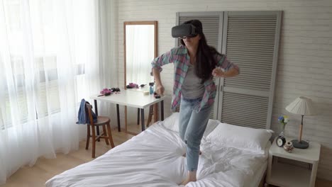 Girl-practice-her-dance-skill-using-the-VR.