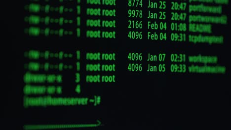 Vídeo-de-ordenador-con-pantalla-verde-en-movimiento-texto-con-código-en-la-terminal-software.