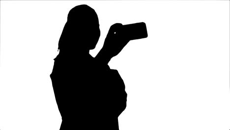 Silhouette-jungen-hübschen-weiblicher-Arzt-macht-Selfie-auf-Smartphone