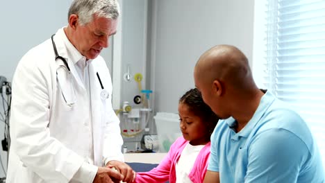 Male-doctor-examining-patient