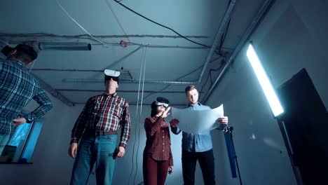 Menschen-in-VR-Headsets-auf-der-Website