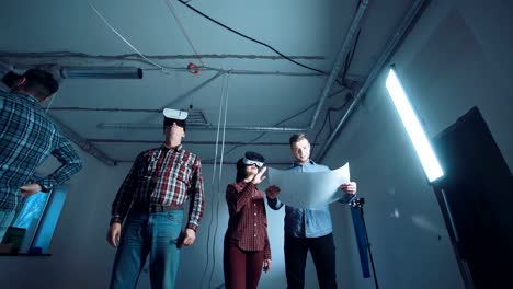 People-in-VR-headsets-on-the-site