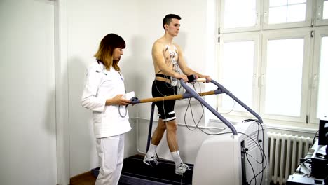 The-patient-makes-electrocardiogram-during-stress-test