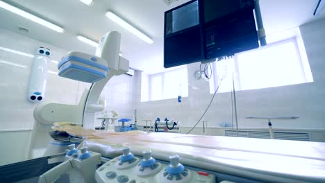 Empty-surgery-room-with-different-special-medical-equipment.-4K