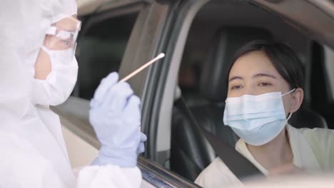 Doctor-officer-test-coronavirus-or-Covid-19-at-the-people-drive-Thru