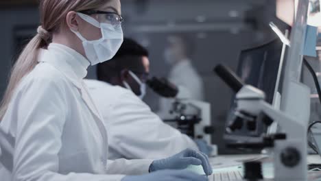 Diverse-scientists-studying-medical-samples.-Using-computers-and-microscopes.-Modern-laboratory-interior