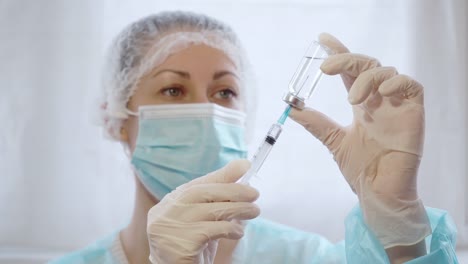 Female-doctor-draws-vaccine-from-bottle-into-syringe.-Coronavirus-vaccination