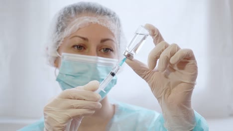 Female-doctor-draws-vaccine-from-bottle-into-syringe.-Coronavirus-vaccination