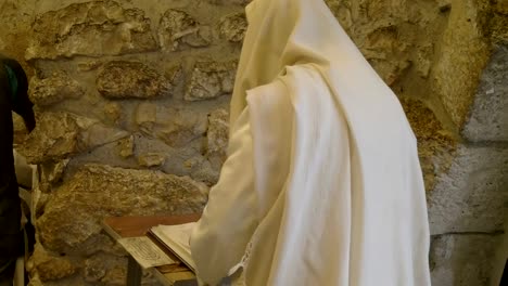 jewish-man-in-shawl-prays-at-the-wailing-wall-in-jerusalem