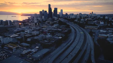 Vista-horizonte-atardecer-helicóptero-ciudad