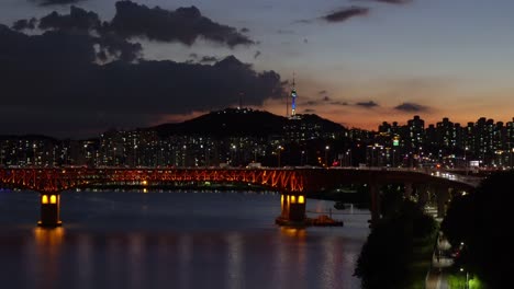 Timelapse-Verkehr-nachts-in-der-Stadt-Seoul,-Südkorea.