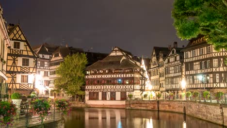 Straßburg-halbe-Holzhaus-Stadt-Skyline-von-Tag-zu-Nacht-Zeitraffer,-Straßburg,-Frankreich-4K-Zeitraffer