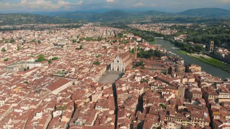 Vista-del-paisaje-aéreo-de-Florencia-en-el-casco-antiguo-con-la-iglesia-de-Santa-Croce-y-Santa-Croce-Plazza-en-Italia.-Vide-de-drone-de-4K.