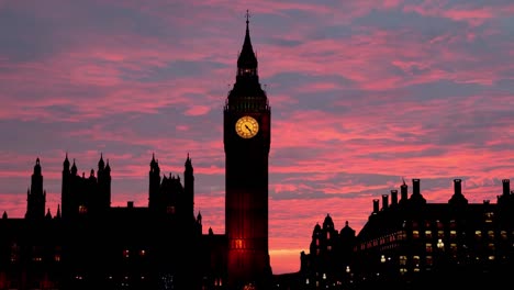 View-of-the-Westminster-Bridge-at-night-and-Big-Ben-in-London.