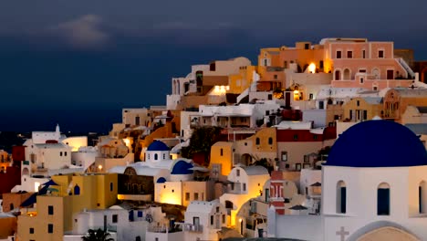 Nacht-hyper-Ablauf-der-Stadt-Oia,-Santorin,-Griechenland