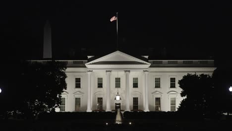 La-casa-blanca-en-la-noche