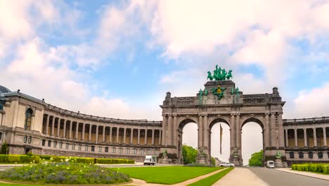 Brüssel-Belgien-Zeitraffer-4K,-Zeitraffer-in-der-Arcade-du-Cinquantenaire-von-Brüssel-(Arc-de-Triomphe)