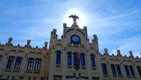 Der-Bahnhof-Valencia-Nord-ist-der-älteste-und-gehört-zum-Touristendenkmal