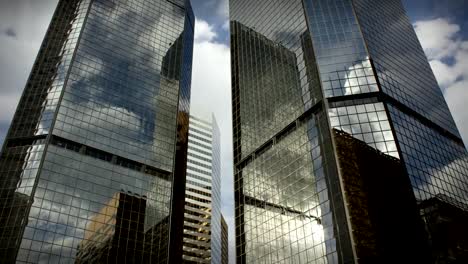 Oficina-de-negocios-de-la-ciudad-rascacielos-edificios-arquitectura-de-bucle-de-nubes-Time-lapse