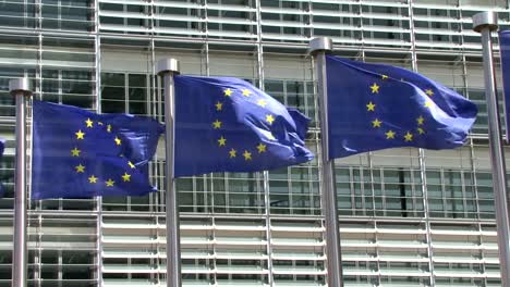 Slow-panoramic-on-european-flags-in-the-wind