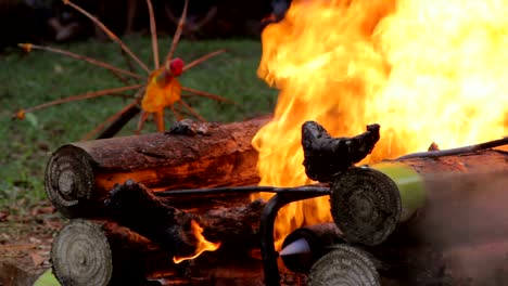 burning-muertos-cuerpo-en-BALINÉS-funeral,-bali,-indonesia