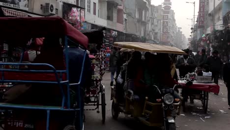 Indios-en-las-calles-de-Nueva-Delhi,-India