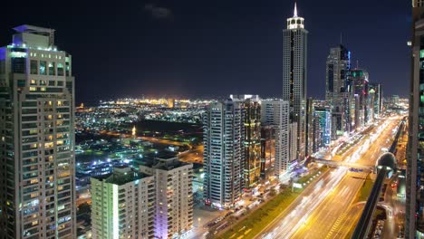 4-k-time-lapse-en-una-calle-en-la-ciudad-de-dubai-de-luz