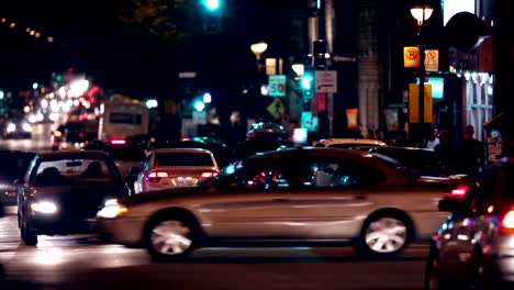 Montreal-city-bars-street-bei-Nacht