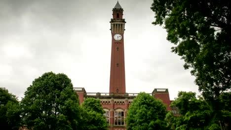 La-Universidad-de-Birmingham-torre-de-reloj-moviendo-time-lapse.