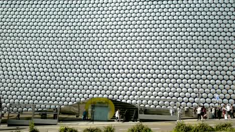 Futuristische-Kaufhaus-Außenansicht-–-Hotels-in-Birmingham,-GB