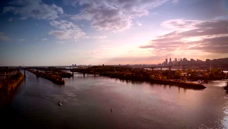 Antena-Footage-of-Montreal-Jacques-Cartier-bridge-y-de-la-ciudad-de-Quebec,-Canadá