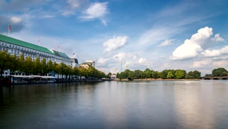 pan-Schuss-Inneren-Alster-in-Hamburg