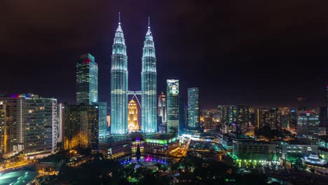 Malaysia-berühmten-Türmen-Nachtlicht-anzeigen-4-k-Zeitraffer-von-Kuala-lumpur