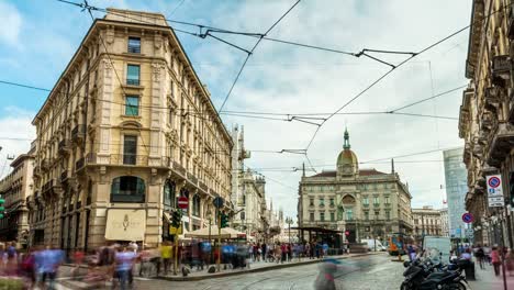 Italien-Sommer-Tag-Mailand-Zentrum-Cordusio-quadratische-Stadtpanorama-4k-Zeitraffer