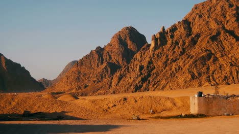 Desert-in-Egypt,-Sand-and-Mountains,-Panoramic-View