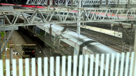 Trains-at-New-Street-station-in-Birmingham,-England.