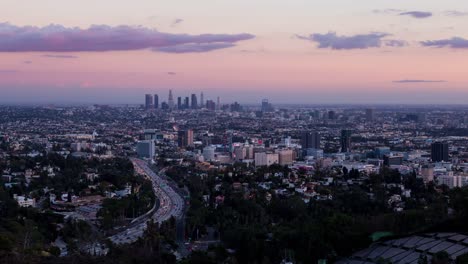 Los-Angeles-Tag-zu-Nacht-Sonnenuntergang-Zeitraffer-von-Hollywood-Bowl-Aussichtspunkt