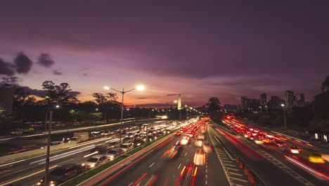 Vídeo-Timelapse-atardecer-de-tráfico