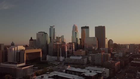 Die-Innenstadt-von-Minneapolis---Skyline---Sonnenuntergang