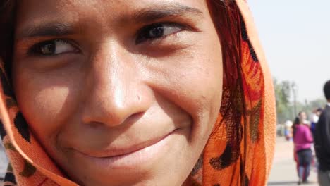 Indian-gypsy-girl,-New-Delhi,-India