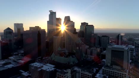 Minneapolis-Skyline---Sonnenuntergang---Antenne-filmische