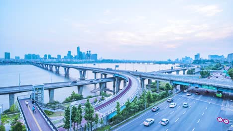 Timelapse-Traffic-at-night-in-Seoul-City,-South-Korea