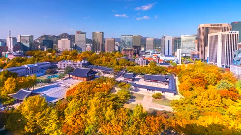 4K,-tiempo-lapso-vista-de-Deoksugung-Palacio-en-otoño-en-Seúl-de-Corea-del-sur