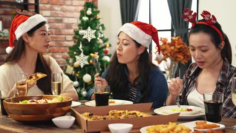 happy-friend-celebrating-Christmas-dinner