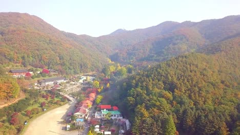 Luftaufnahme-des-Herbstes-in-Wawoo-Tempel-Yong-in-Südkorea