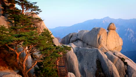 Sonnenuntergang-am-Ulsanbawi,-Seoraksan-Nationalpark,-South-Korea